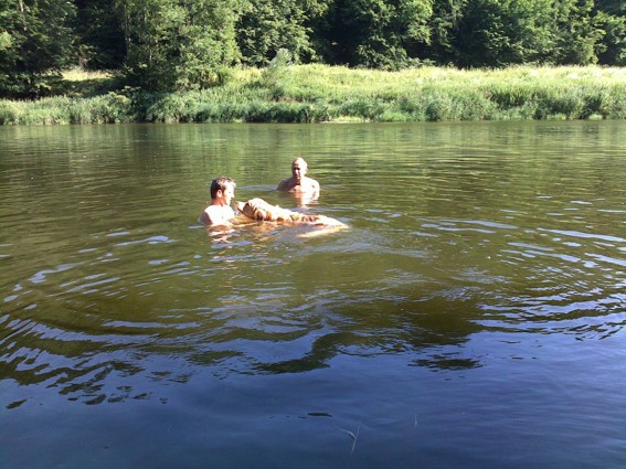 askan_11_7_10_koupani_berounka_a